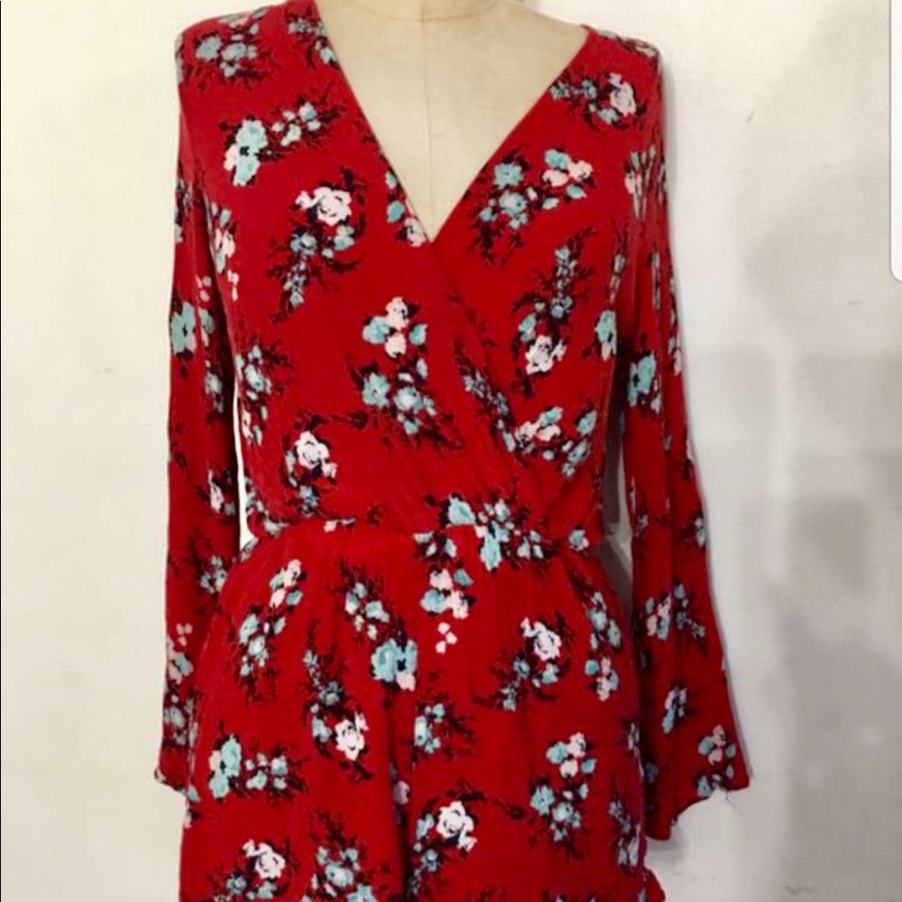 EUC Floral Romper 🌸 perfect outfit for Spring!